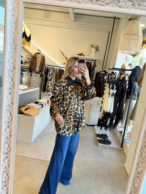 CAMISA PRINT CUELLO NEGRO