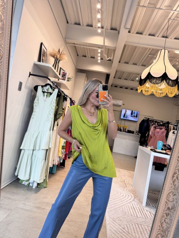 BLUSA ESCOTE DRAPEADO GREEN - Imagen 3