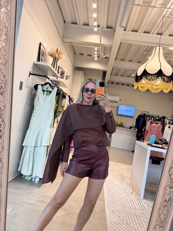 BLUSA APLICACIONES BROWN - Imagen 5