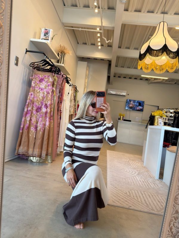VESTIDO CUELLO ALTO  LINES BROWN - Imagen 5