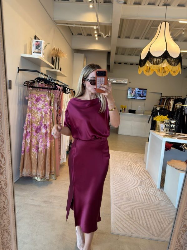 VESTIDO SATIN MIDI BURGUNDY - Imagen 5