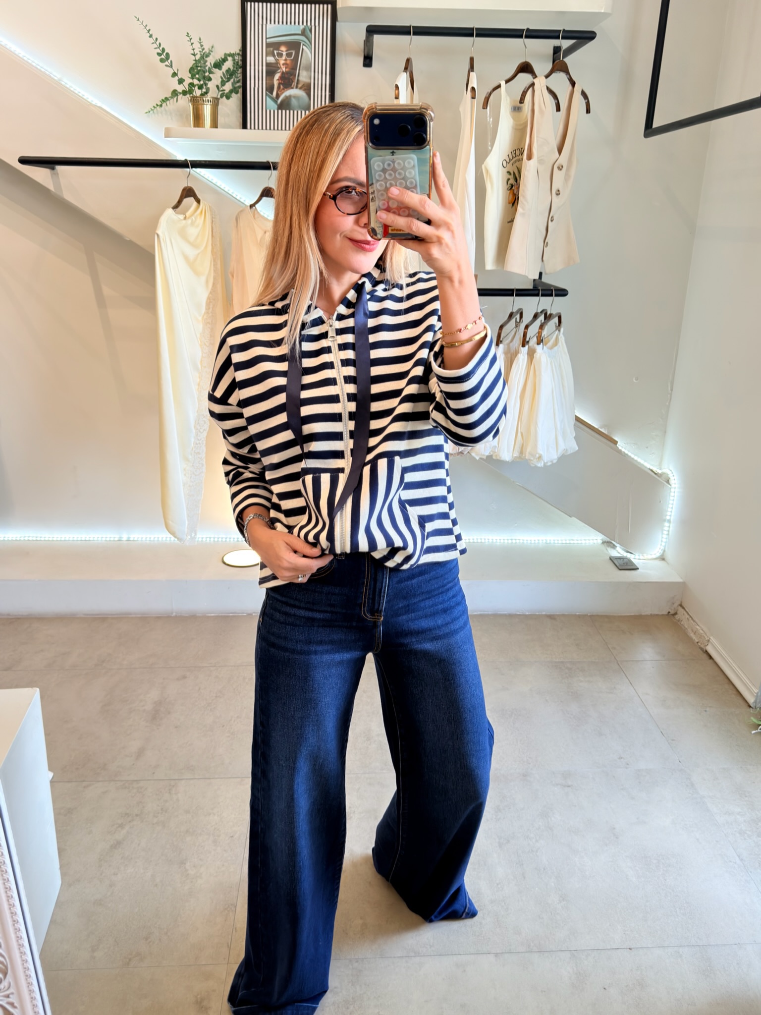 BLUSA HOODIE LINES - Imagen 6