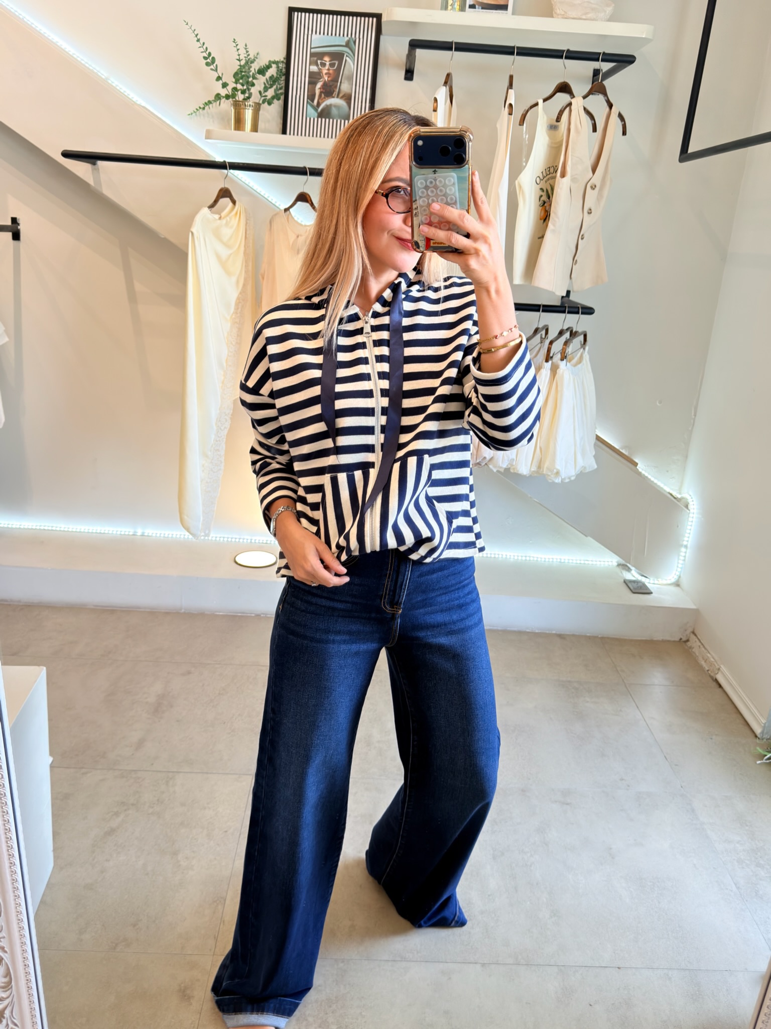 BLUSA HOODIE LINES - Imagen 7