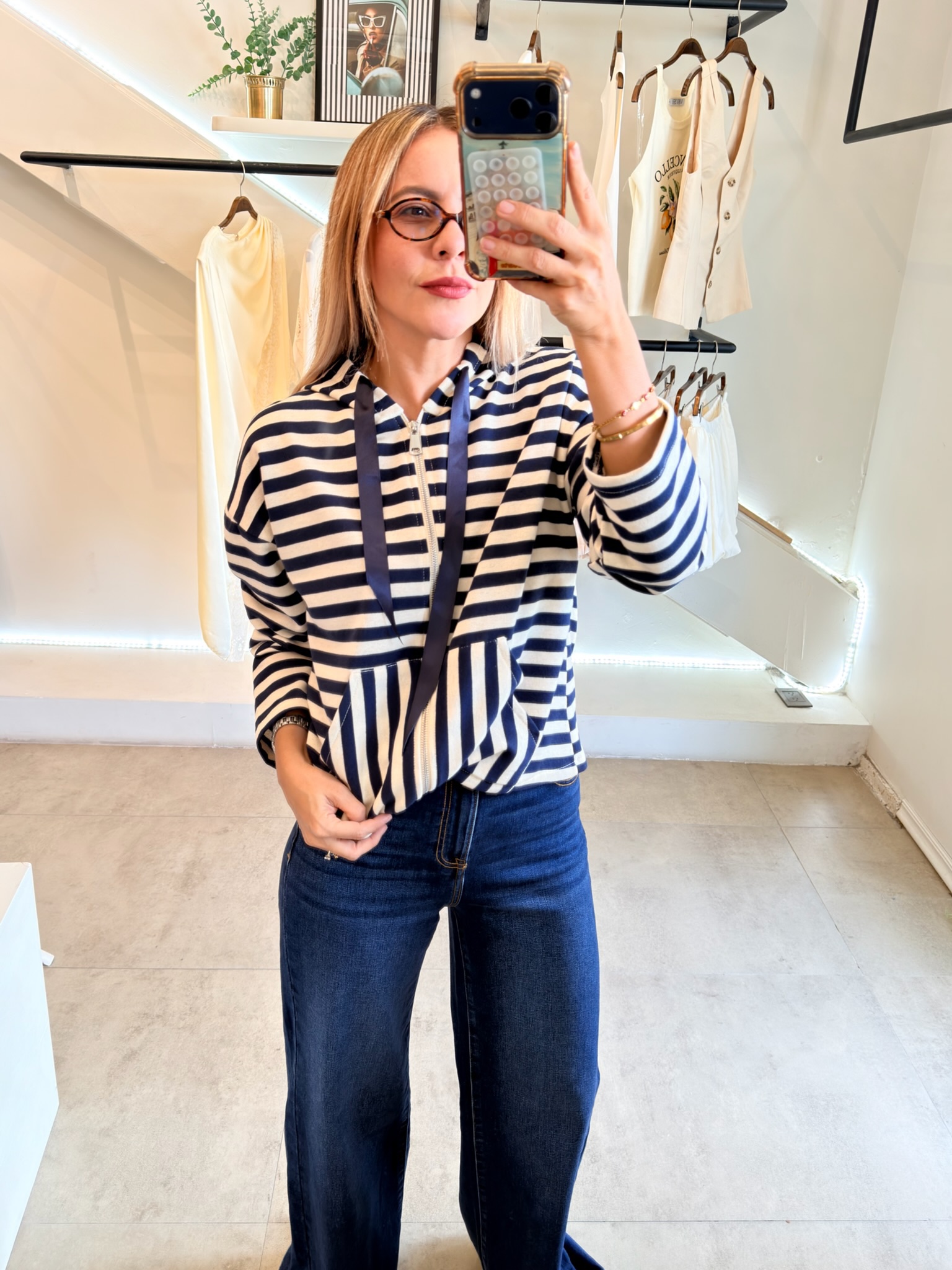 BLUSA HOODIE LINES - Imagen 9