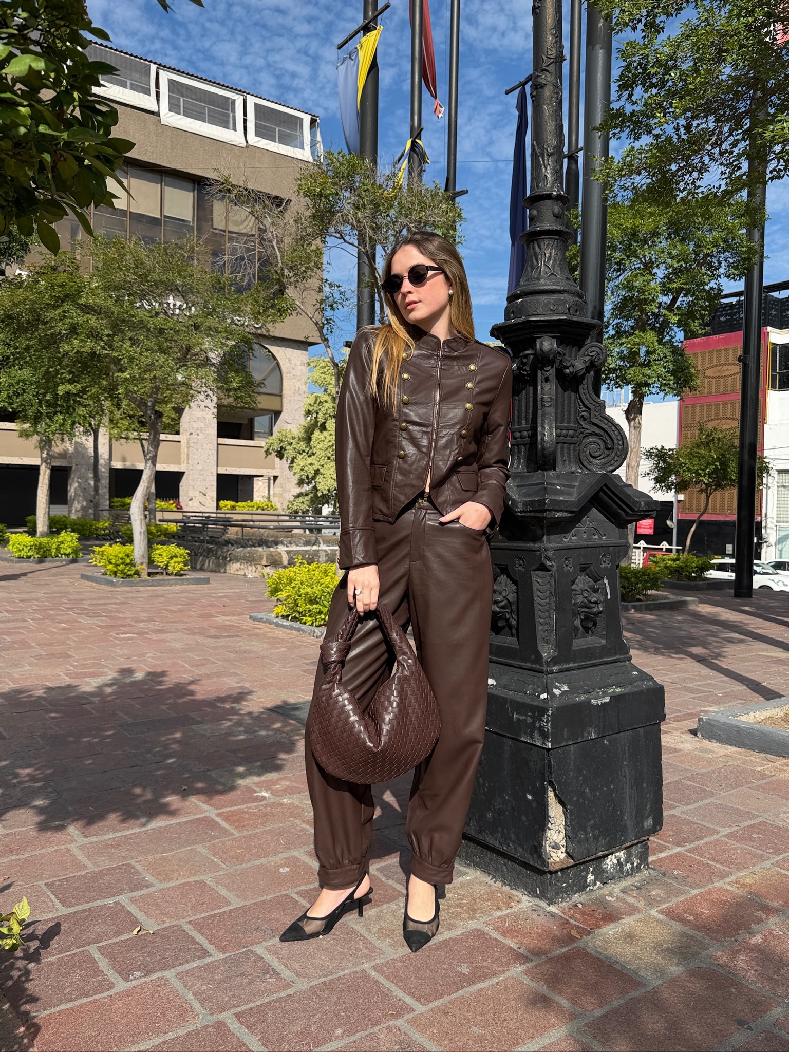 CONJUNTO JACKET PIEL BROWN - Imagen 2