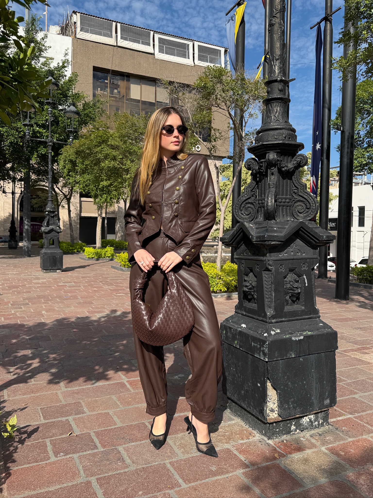 CONJUNTO JACKET PIEL BROWN - Imagen 4