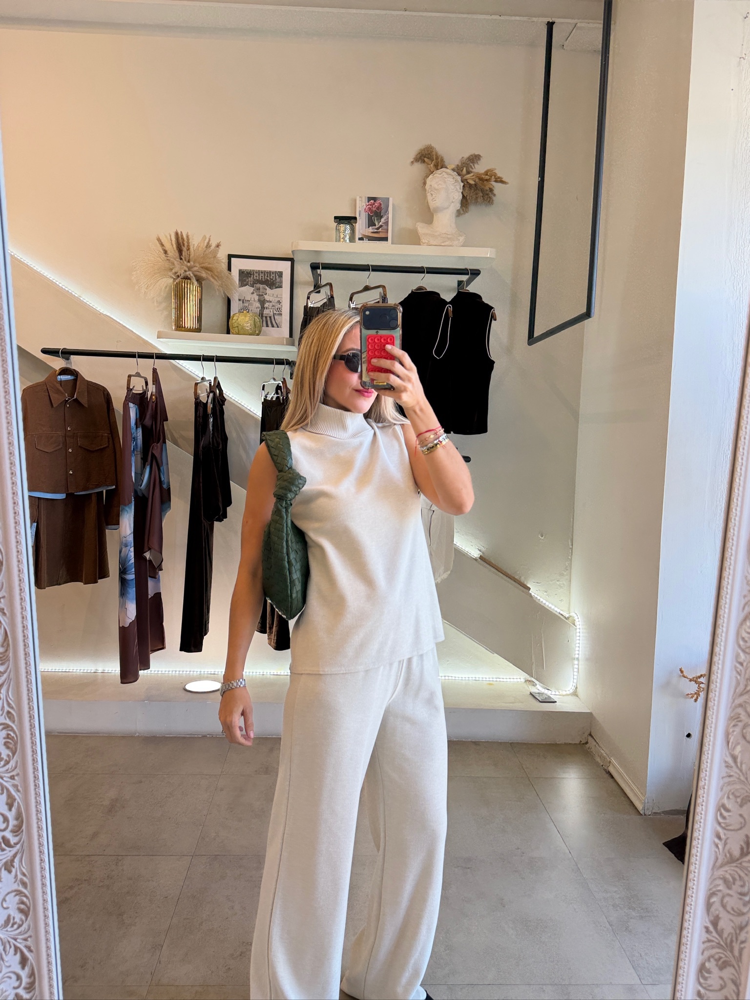 CONJUNTO VIAJERO BEIGE - Imagen 11